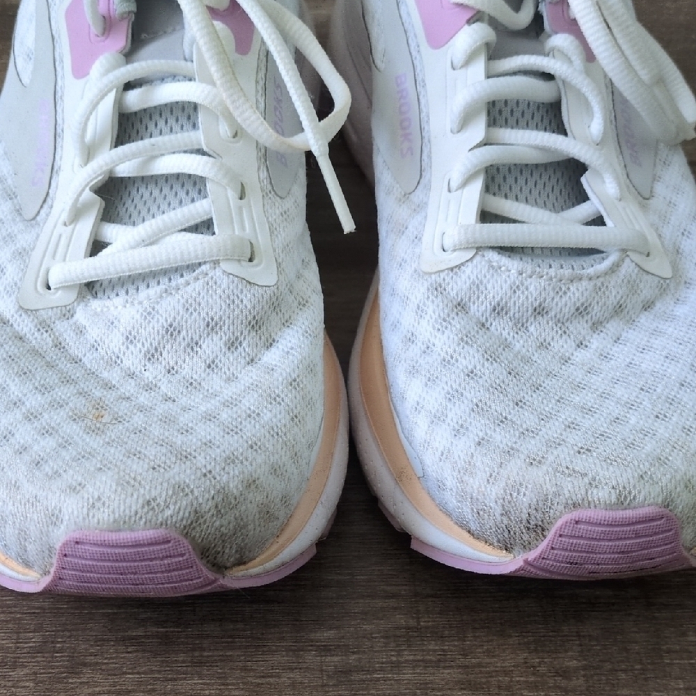 Brooks Women's White and Pink Athletic Shoes - Picture 3 of 6